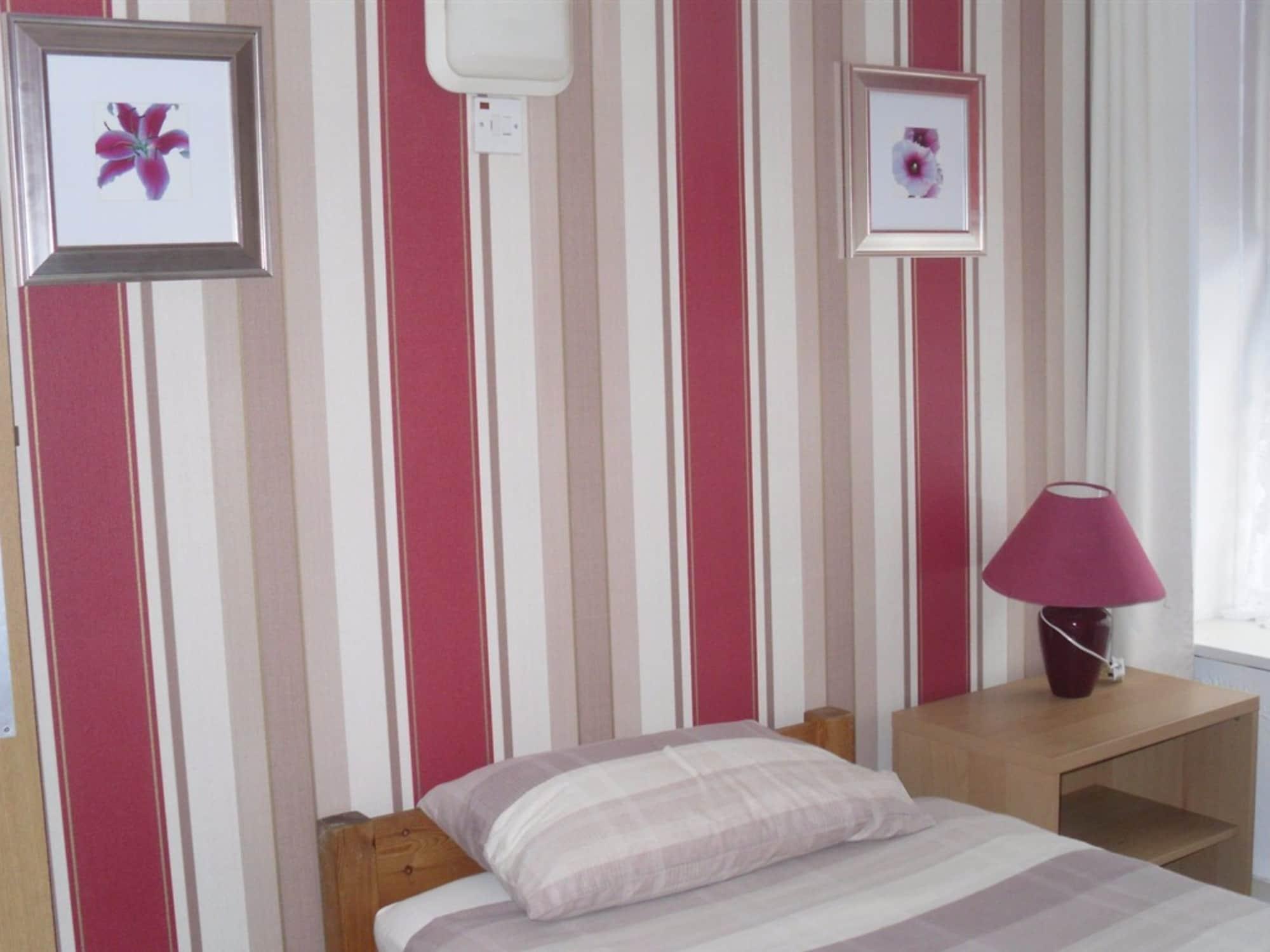Llanion Lodge Saint Florence Екстер'єр фото